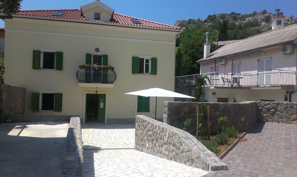 Apartment Barbina Kastelina Sveti Juraj Exterior photo